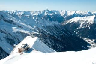 Hannoverhaus mit Winterpanorama, Foto: Tobias Hipp