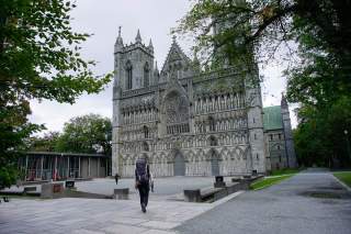Am Ziel: der Nidarosdom in Trondheim – dort liegt der Heilige Olav begraben. Foto: Joachim Chwaszcza