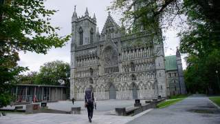 Am Ziel: der Nidarosdom in Trondheim – dort liegt der Heilige Olav begraben. Foto: Joachim Chwaszcza