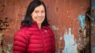 Ines Papert ist nicht nur im Fels unterwegs; sie gewann auch mehrere Eiskletter-Wettbewerbe. Foto: Stefan Wiebel
