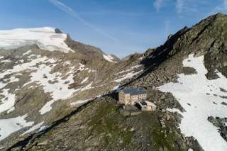 Neue Prager Hütte aus Vogelperspektive