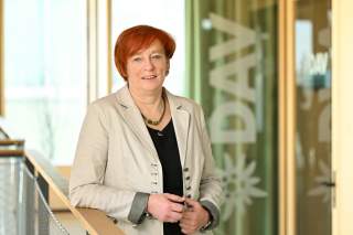 Portrait von Melanie Grimm, Vizepräsidentin des DAV.