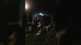 Die Teilnehmer der Sichtung kochen Abends zusammen.