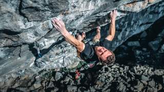Adam Ondra klettert in Flatanger