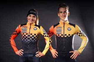 zwei Skimo Athlet*innen