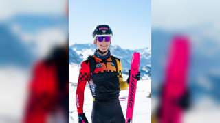 Finn Hösch fellt Ski auf