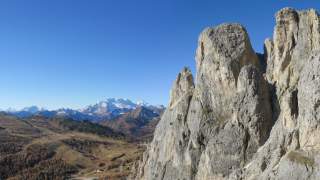 Allem Zynismus zum Trotz: Klettersteige bieten sportliche Bewegung zwischen Wandern und Klettern – und in den Alpen den Zusatzbonus „Berg-Erleben“; besonders in den Dolomiten. Foto: Andreas Jentzsch