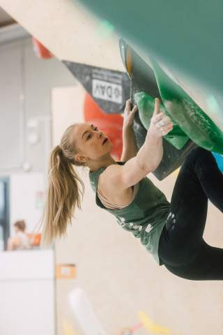 Lucia Dörffel beim Bouldern