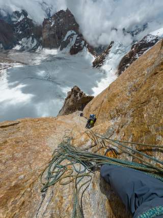Kletterer im Gebirge in Indien