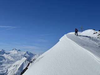 Blick vom Hobarjoch auf das Sigebiet Hintertux und Olperer