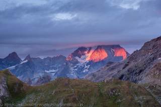 Abendrot an Bergmassiv