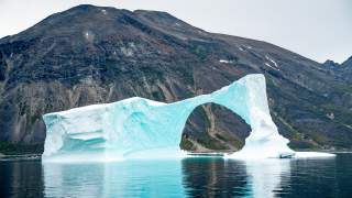 Eisberg im Fjord