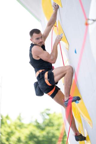 Yannick Flohé an der Kletterwand