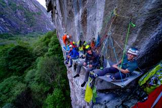 Kletternde machen Pause auf der Bigwall.