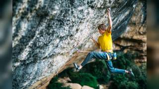 Kletterer Alex Megos beim Nominierungswettbewerb in Augsburg