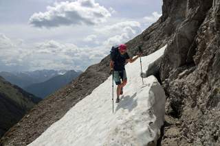 Altschnee auf der Südseite der Hornbachkette auf ca. 2200 m.