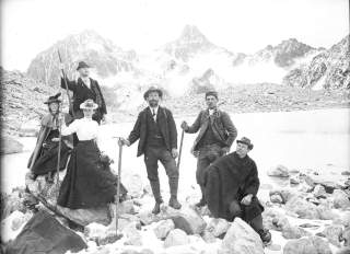 Historische Abbildung von Wandernden um 1900 Historische Abbildung von Wandernden um 1900