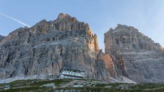 Auronzohütte am Fuße der Westliche Zinne der Drei Zinnen.