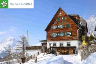 Hütte in Winterlandschaft