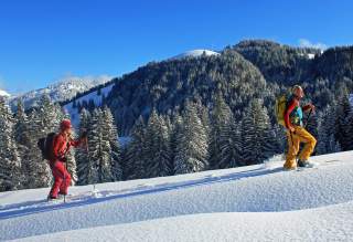 Skitourengeherinnen auf dem Weg zum Burstkopf.