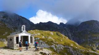 Monte Lastroni besteigen – im Bild versteckt er sich hinter einer kleinen Wolke. Foto: Georg Hohenester