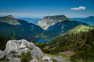 Der Blick auf den Oberssee auf der Wanderung über die Herrenalm.
