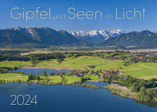 Cover eines Kalenders mit Seen und Bergen aus der Luft aufgenommen