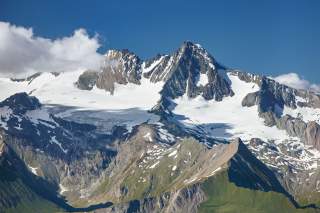 Südansicht des Großglockner mit Gletscherflächen und dem Stüdlgrat