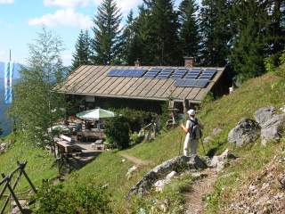 Technik auf dem Dach, die Brunnsteinhütte im Karwendel