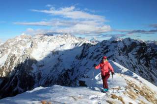 Schneeschuhgeherin an der Cima Malinverno.