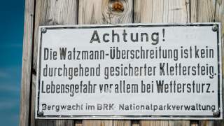 Schild mit Warnhinweis zu Watzmann-Überschreitung