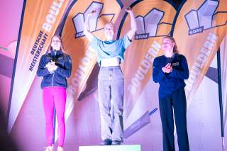 Drei Athletinnen auf Podium