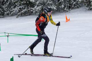 Skibergsteigerin Tatjana Paller läuft auf Ski im Sprint-Wettbewerb bei der DM 2026.