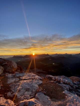 Sonnenaufgang in den Bergen