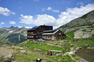 Die Edmund-Graf-Hütte in der Verwallgruppe.