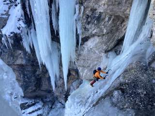 Eisklettern in den Pragser Dolomiten.