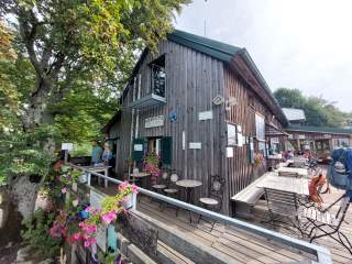 Hütte mit Terrasse