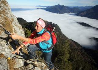 Bergsteigerin am Ettaler Manndl