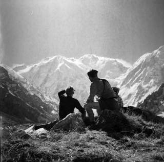 Teilnehmer der Expedition 1962, im Hintergrund der Nanga Parbat.
