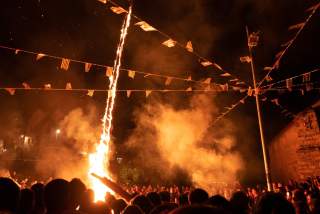 Traditionelles Feuerfest in den Pyrenäen