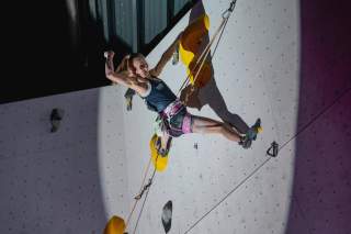 Kletterin in Kletterroute