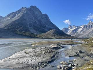 Das Zielgebiet der Expedition: Der Fox Jaw Cirque im Tasiilaq-Fjord an Grönlands Ostküste. Das Zielgebiet der Expedition: Der Fox Jaw Cirque im Tasiilaq-Fjord an Grönlands Ostküste.