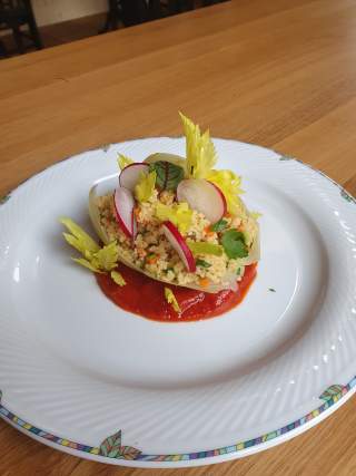 Gefüllter Fenchel auf Teller