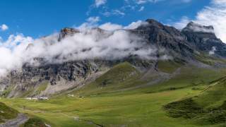 Das Refuge Giacomini vor dem Diableret-Massiv