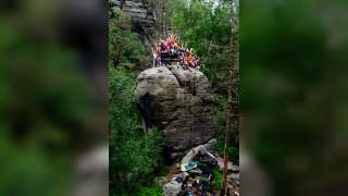 Gruppe Frauen auf Felsen in der Sächsischen Schweiz