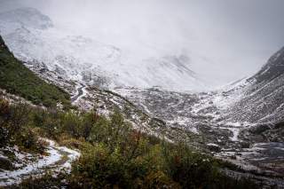 Foto des leicht verschneiten Jamtals