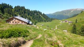 Die Neue Bamberger Hütte im Sommer.