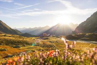 Die Neue Regensburger Hütte mit neuem Anbau in Holzbauvariante.