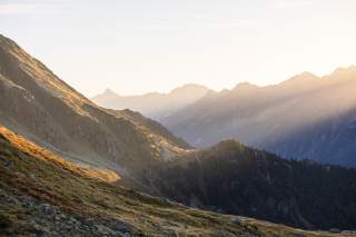 Den Sonnenaufgang im Stubaital kann man von der Neuen Regensburger Hütte wunderbar betrachten.