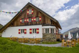 Die Potsdamer Hütte in den Stubaier Alpen.